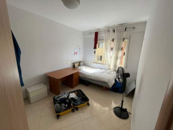 Tirane, jepet me qera apartament 2+1 Kati 3, 82 m² 400 Euro (Rruga Peti)