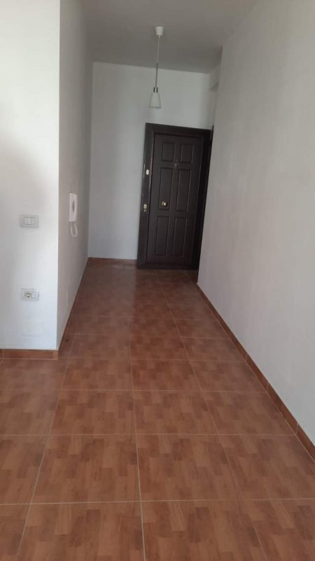 Tirane, jepet me qera apartament 2+1+BLK Kati 3, 100 m² 300 Euro (Fresk)