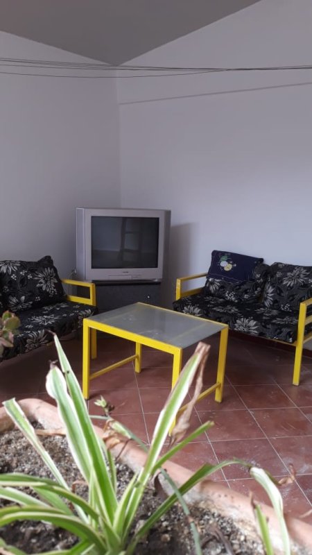 Tirane, jepet me qera shtepi 1+1 Kati 2, 70 m² 350 Euro (rruga Fortuzi)
