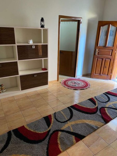 Tirane, jepet me qera shtepi 1+1 Kati 1, 70 m² 360 Euro (Rruga Artan Lenja)