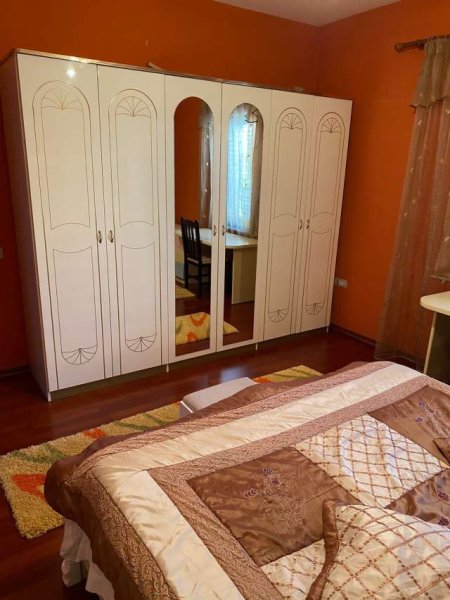 Tirane, jepet me qera shtepi 1+1 Kati 1, 70 m² 360 Euro (Rruga Artan Lenja)