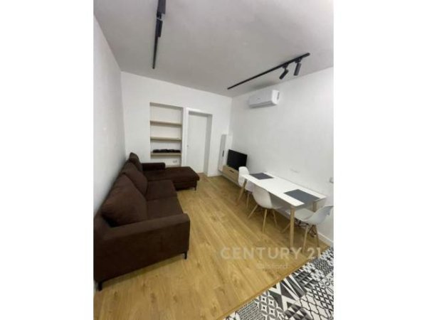 Tirane, jepet me qera apartament 1+1 Kati 1, 45 m² 500 Euro (Mine Peza)