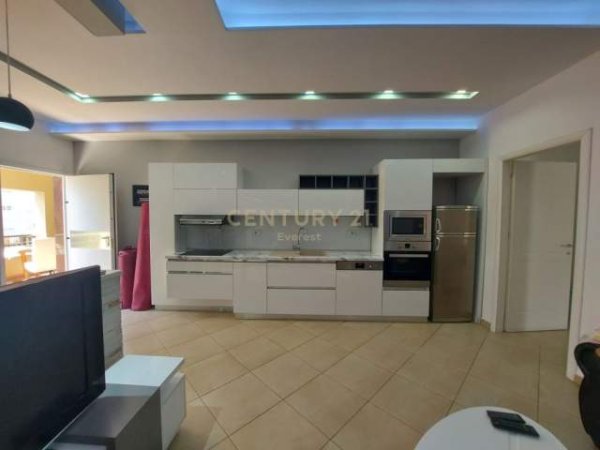 Tirane, jepet me qera apartament 1+1 Kati 3, 60 m² 350 Euro (5 Maj)