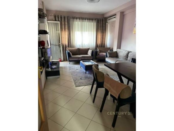 Tirane, jepet me qera apartament Kati 3, 130 m² 700 Euro (Kristal Center)