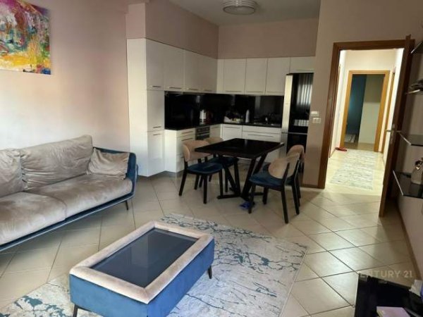 Tirane, jepet me qera apartament Kati 3, 130 m² 700 Euro (Kristal Center)