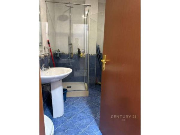 Tirane, jepet me qera apartament Kati 3, 130 m² 700 Euro (Kristal Center)
