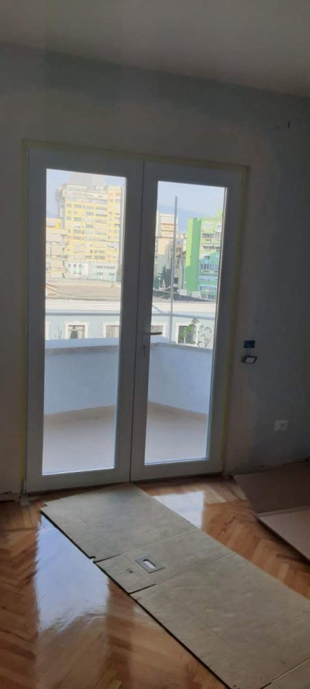 Tirane, jepet me qera apartament 2+1+BLK Kati 5, 90 m² 400 Euro (Myslym Shyr)