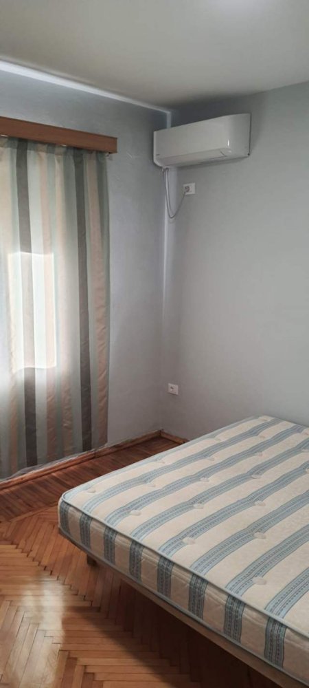 Tirane, jepet me qera apartament 2+1+BLK Kati 5, 90 m² 400 Euro (Myslym Shyr)
