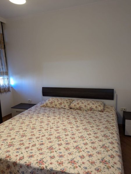 Tirane, jepet me qera apartament 2+1+Aneks+Ballkon Kati 4, 90 m² 700 € (Liqeni te garda)