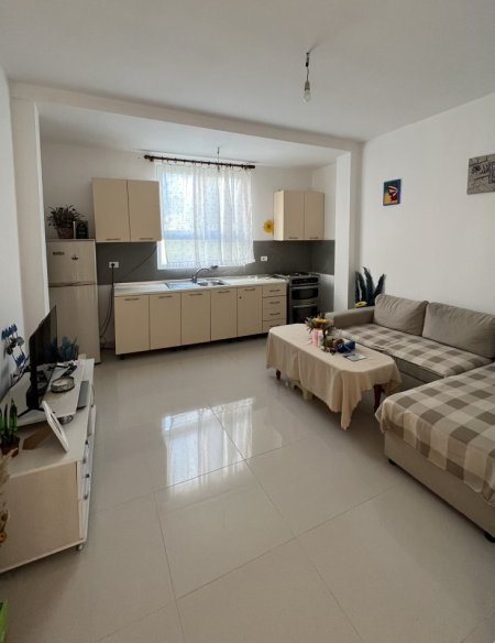 Shqiperi, jepet me qera 1+1 Kati 1, 90 m² 280 € (Rruga Pasho Hysa)