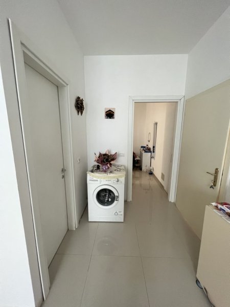 Shqiperi, jepet me qera 1+1 Kati 1, 90 m² 280 € (Rruga Pasho Hysa)