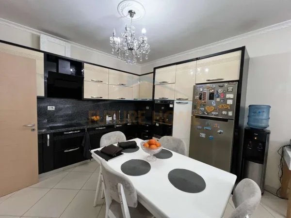 0683487469  Tirane, jepet me qera apartament 2+1+Ballkon Kati 4, 122 m² 500 € (Unaza e Re , Prane Rotondos)