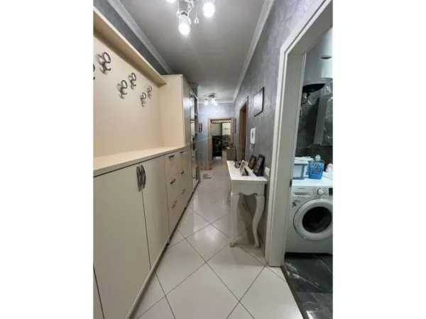 0683487469  Tirane, jepet me qera apartament 2+1+Ballkon Kati 4, 122 m² 500 € (Unaza e Re , Prane Rotondos)