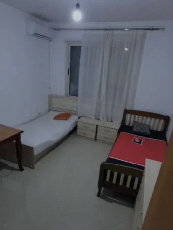 Tirane, jepet me qera apartament 3+1 Kati 1, 80 m² 500 € (Ali Demi)