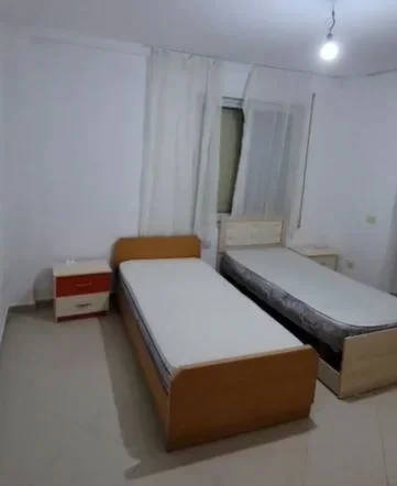 Tirane, jepet me qera apartament 3+1 Kati 1, 80 m² 500 € (Ali Demi)