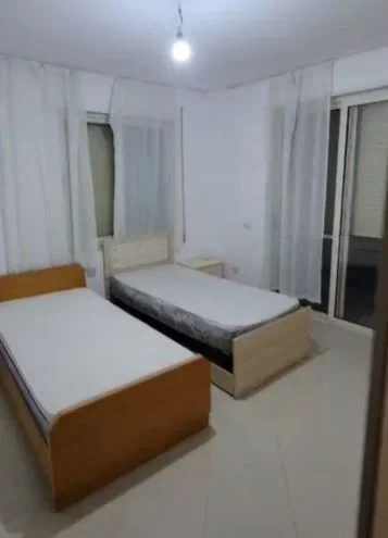 Tirane, jepet me qera apartament 3+1 Kati 1, 80 m² 500 € (Ali Demi)