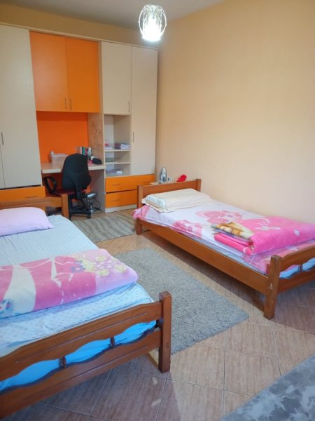 Tirane, jepet me qera apartament 2+1 , 100 m² 100 € (Frang Bardhi)