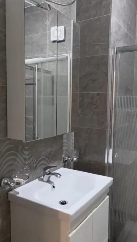 Tirane, jepet me qera apartament 1+1+Ballkon Kati 6, 60 m² 450 € (Big Pjata , Astir)