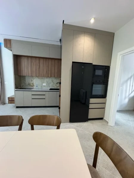 Tirane, jepet me qera Vile 2 Katshe Kati 1, 200 m² 1.500 € (Rruga e Vilave TEG)