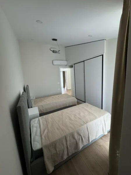 Tirane, jepet me qera Vile 2 Katshe Kati 1, 200 m² 1.500 € (Rruga e Vilave TEG)
