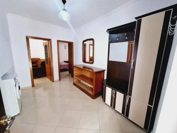 Tirane, jepet me qera apartament 2+1 Kati 4, 60 m² 470 € (Qendër)
