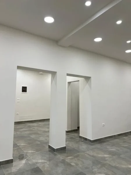Tirane, shitet dyqan Kati 0, 70 m² (Tirane e Re)
