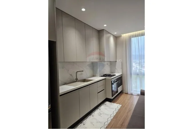 Tirane, jepet me qera , 600 € (Bulevardi i Ri Jordan Misja)