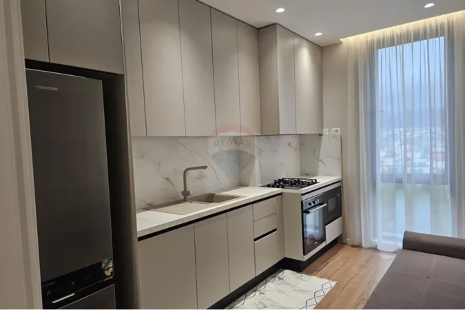 Tirane, jepet me qera , 600 € (Bulevardi i Ri Jordan Misja)