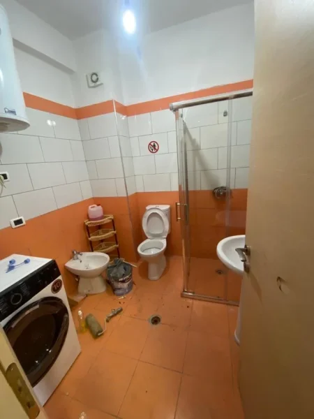 Tirane, jepet me qera apartament 2+1+Ballkon Kati 4, 90 m² 500 € (Liqeni i Thate Rruga Hamdi Sina)