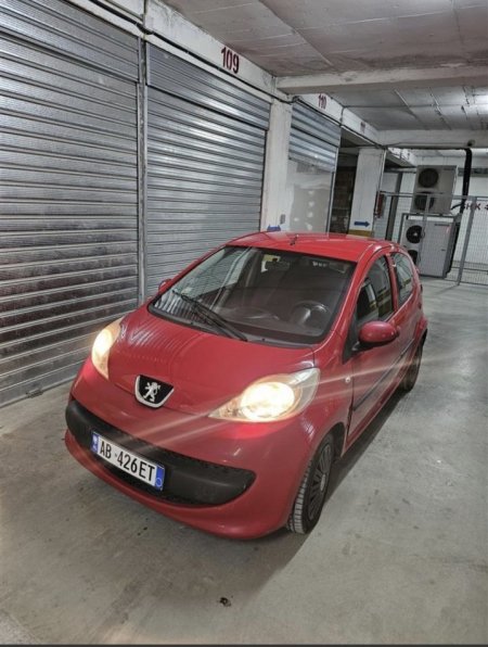 Durres, shes makine Peugeot Benzin, e kuqe manuale Kondicioner 2.200 €