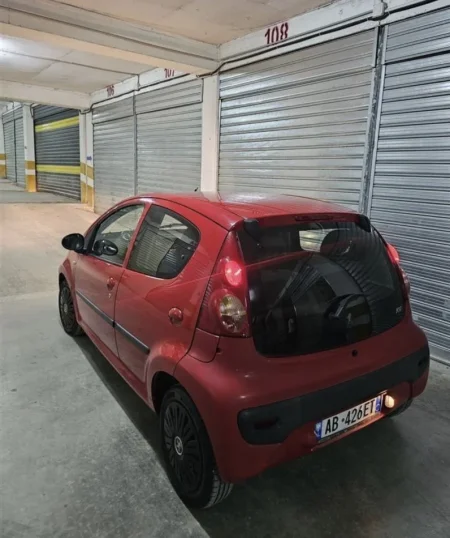 Durres, shes makine Peugeot Benzin, e kuqe manuale Kondicioner 2.200 €