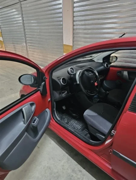 Durres, shes makine Peugeot Benzin, e kuqe manuale Kondicioner 2.200 €