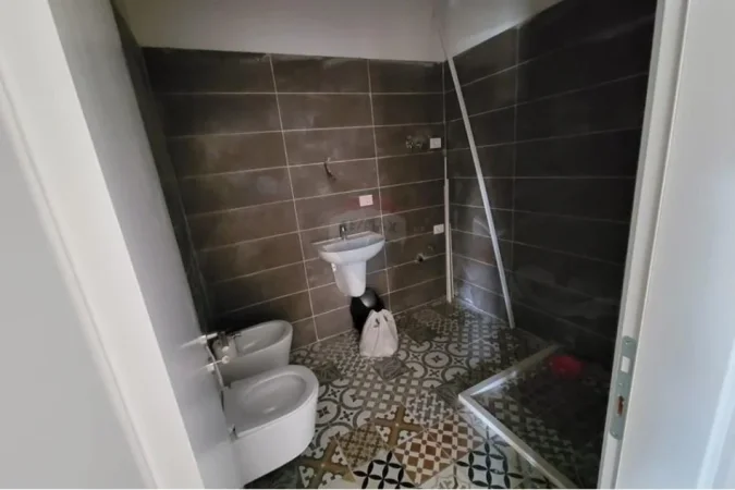 Tirane, jepet me qera , 80 m² 450 € (Tirana Golden Park)