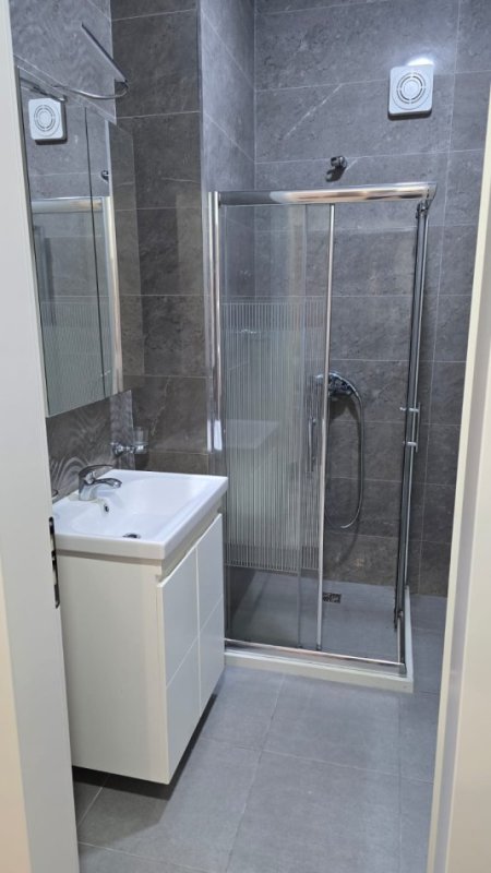 Tirane, jepet me qera apartament 1+1+Ballkon Kati 6, 70 m² 450 € (Astir)