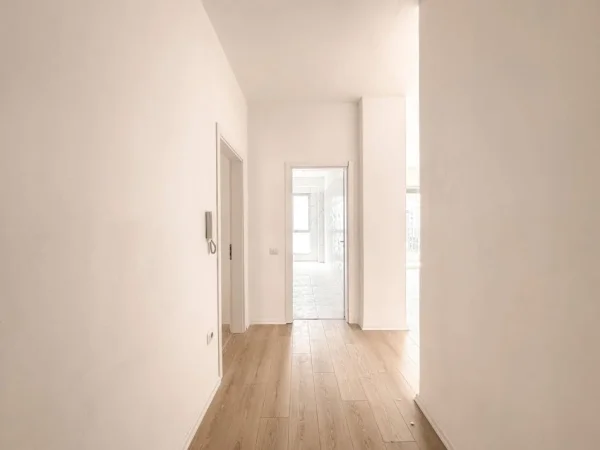 Tirane, shitet apartament 2+1+Ballkon Kati 4, 150 m² 230.000 € (Ish Fusha Aviacionit)