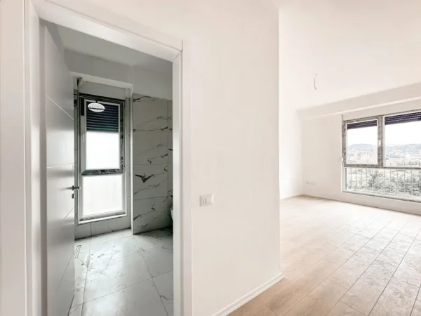 Tirane, shitet apartament 2+1+Ballkon Kati 4, 150 m² 230.000 € (Ish Fusha Aviacionit)