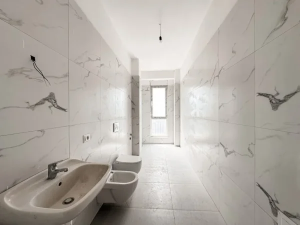 Tirane, shitet apartament 2+1+Ballkon Kati 4, 150 m² 230.000 € (Ish Fusha Aviacionit)