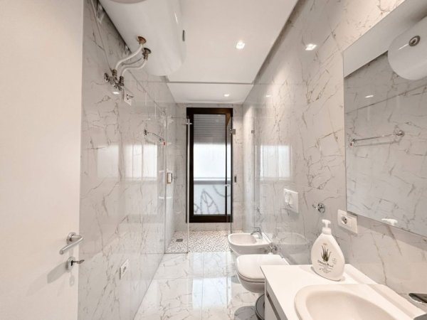 Tirane, shitet apartament 2+1+Ballkon Kati 4, 150 m² 230.000 € (Ish Fusha Aviacionit)
