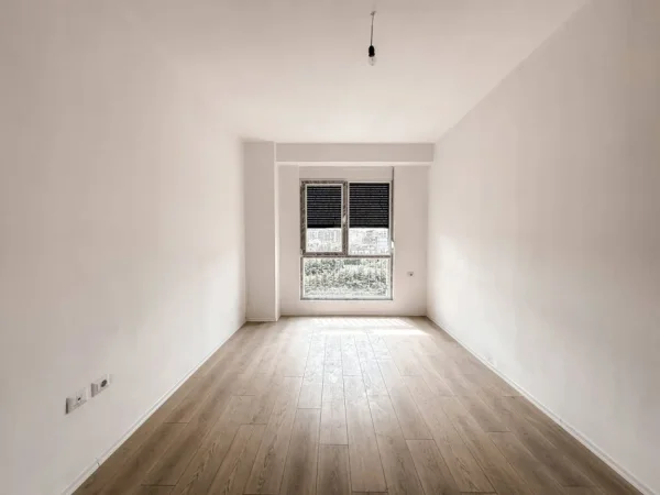 Tirane, shitet apartament 2+1+Ballkon Kati 4, 150 m² 230.000 € (Ish Fusha Aviacionit)
