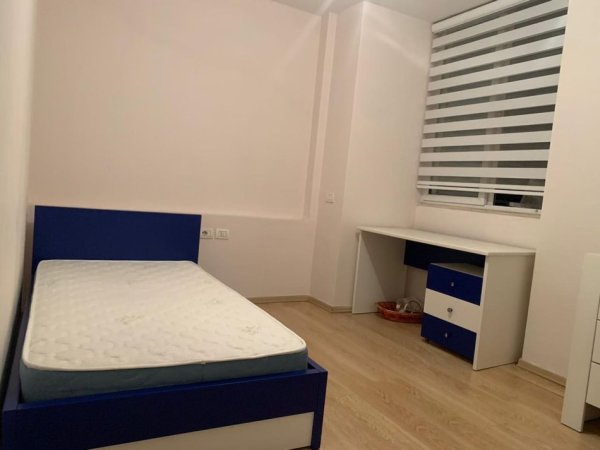Tirane, jepet me qera apartament 2+1+Ballkon Kati 2, 140 m² 550 € (Rruga Dritan Hoxha)