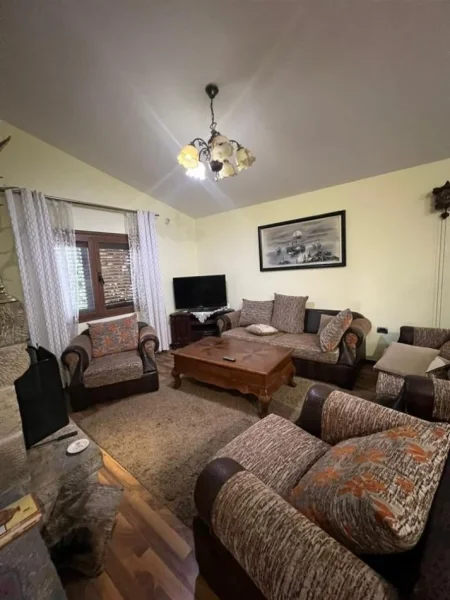 Tirane, jepet me qera apartament 1+1 Kati 1, 58 m² 300 € (Shkoze)