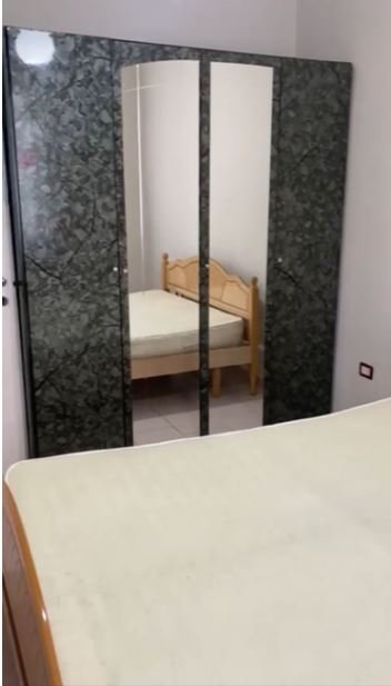 Tirane, jepet me qera shtepi 1+1 Kati 1, 65 m² 350 € (Jepet me Qera Super Hyrja 1+1 e mobiluar tek Kodra e Priftit ne Porcelan)