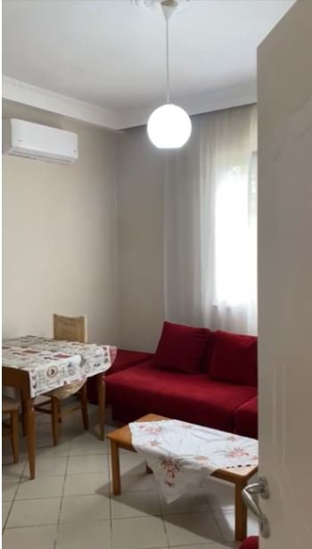 Tirane, jepet me qera shtepi 1+1 Kati 1, 65 m² 350 € (Jepet me Qera Super Hyrja 1+1 e mobiluar tek Kodra e Priftit ne Porcelan)