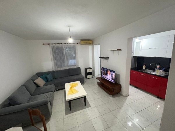 Tirane, jepet me qera shtepi 1+1 Kati 2, 65 m² 350 € (Jepet me Qera Hyrje 1+1 ne Shtepi Private ne Don Bosko.-350 Euro/Muaji)