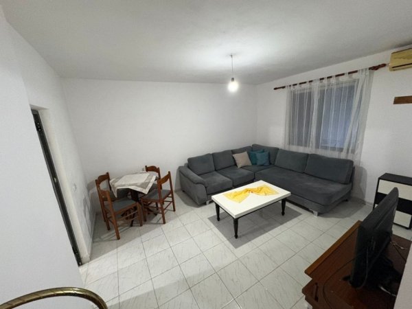 Tirane, jepet me qera shtepi 1+1 Kati 2, 65 m² 350 € (Jepet me Qera Hyrje 1+1 ne Shtepi Private ne Don Bosko.-350 Euro/Muaji)