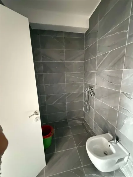 Tirane, jepet me qera apartament 1+1 Kati 3, 70 m² 500 € (Bulevardi i Ri)