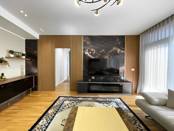 Tirane, shitet apartament 4+1+Ballkon Kati 10, 230 m² 700.000 € (Rruga e Kosovareve)