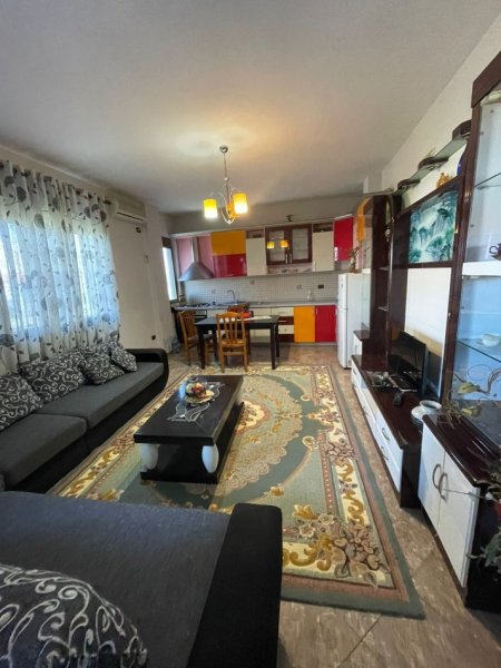 Tirane, jepet me qera shtepi 3+1+Ballkon Kati 2, 130 m² 500 € (Astir)