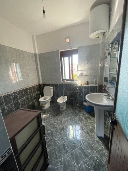 Tirane, jepet me qera shtepi 3+1+Ballkon Kati 2, 130 m² 500 € (Astir)