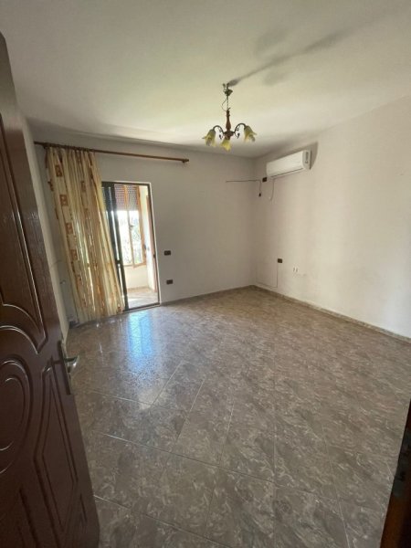 Tirane, jepet me qera shtepi 3+1+Ballkon Kati 2, 130 m² 500 € (Astir)